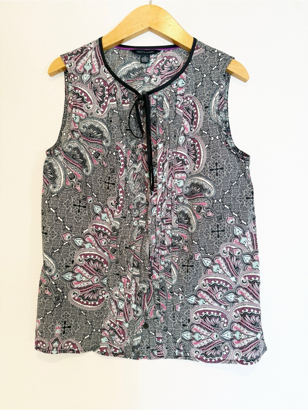 Tommy Hilfiger Paisley Sleeveless Button Up Blouse - Black & Pink, Medium, NWOT